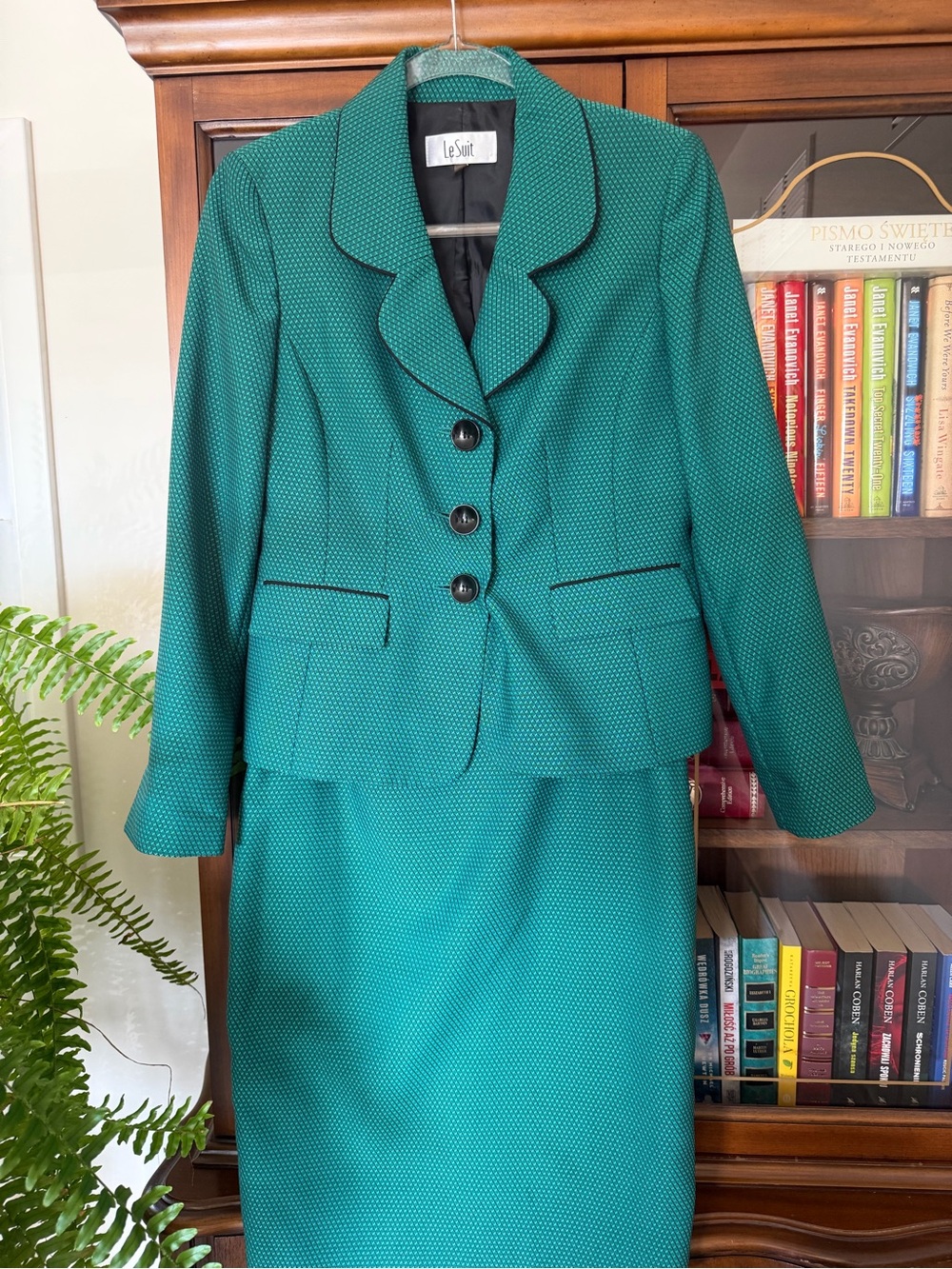 Le Suit Teal Green Women’s Tailored Blazer and Skirt Set